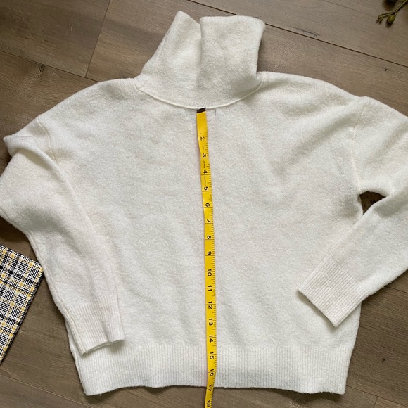 Banana Republic Turtleneck Sweater - Picture 7 of 7